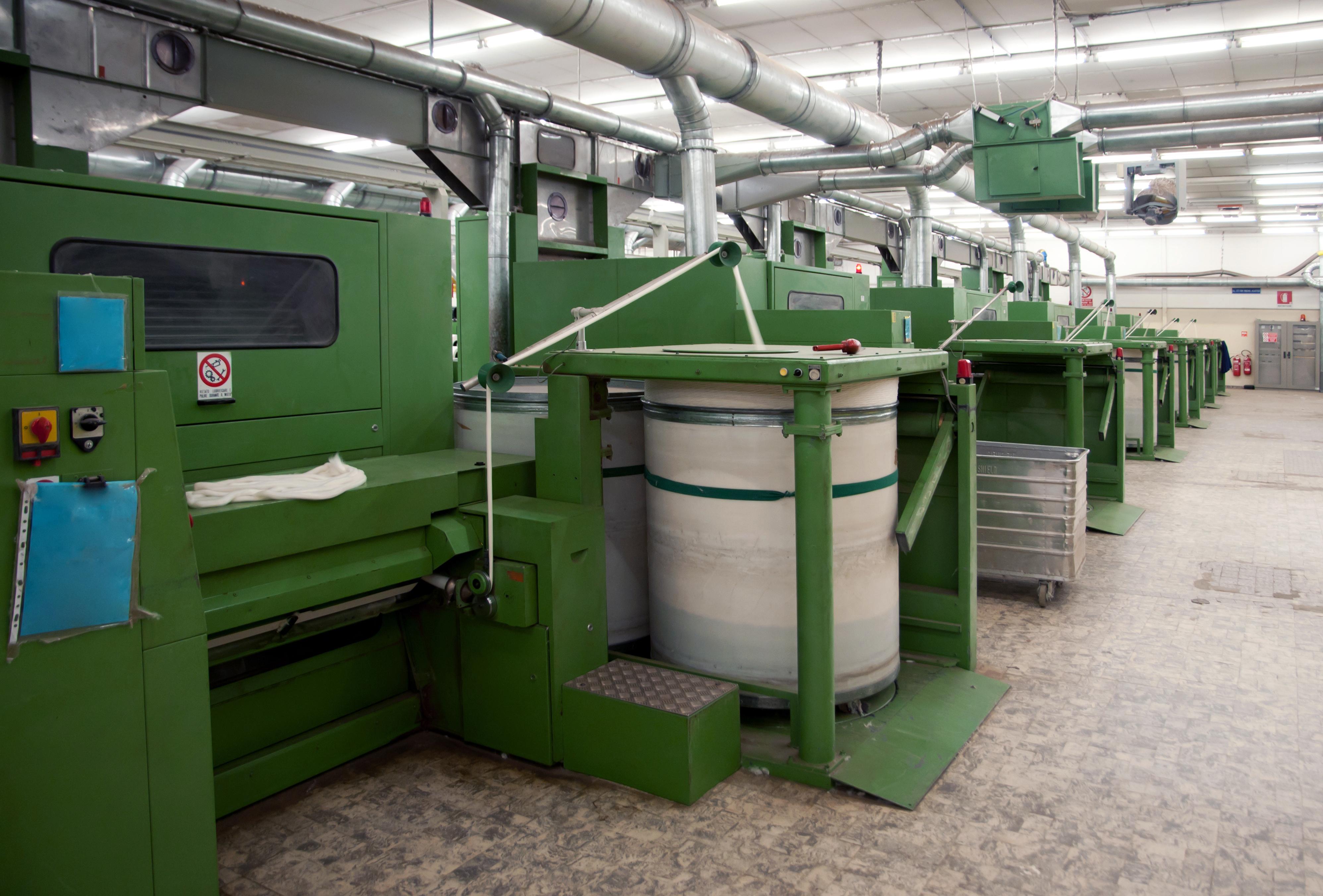 Fashion production process in a factory for the textile sextor, carding department.
