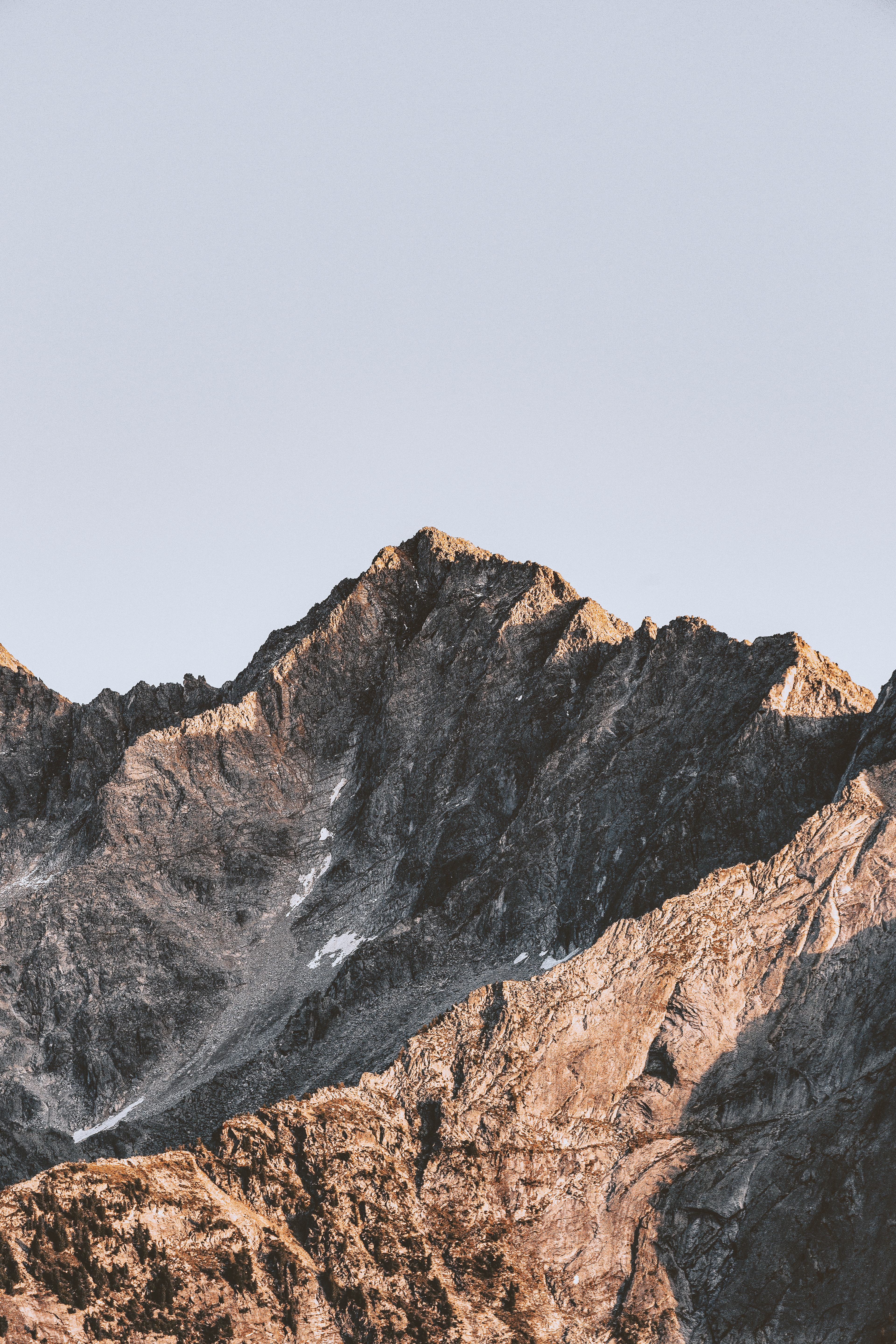 A mountain view in the north during fall with very a very cear sky